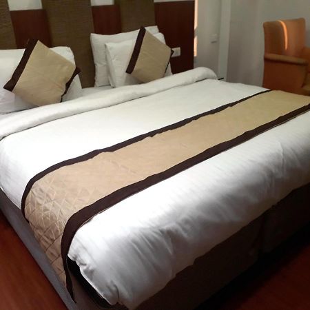 Airport Hotel Golden Bliss Near Delhi Airport New Delhi Eksteriør bilde