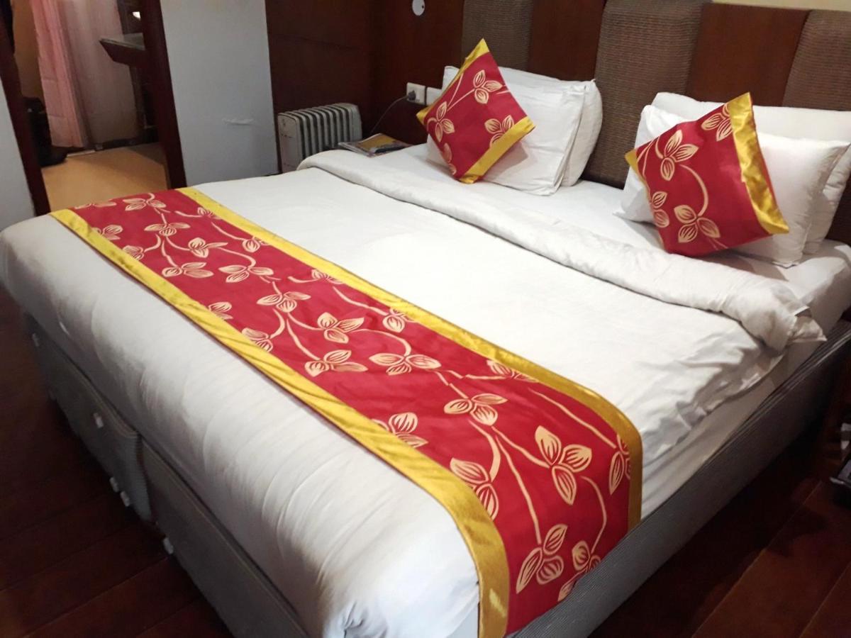Airport Hotel Golden Bliss Near Delhi Airport New Delhi Eksteriør bilde