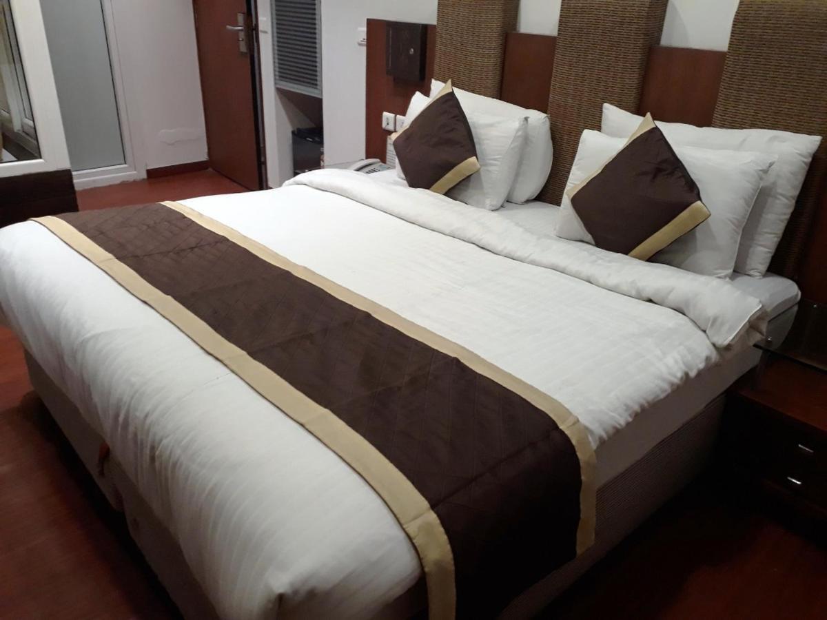Airport Hotel Golden Bliss Near Delhi Airport New Delhi Eksteriør bilde