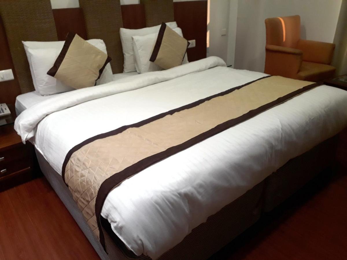 Airport Hotel Golden Bliss Near Delhi Airport New Delhi Eksteriør bilde