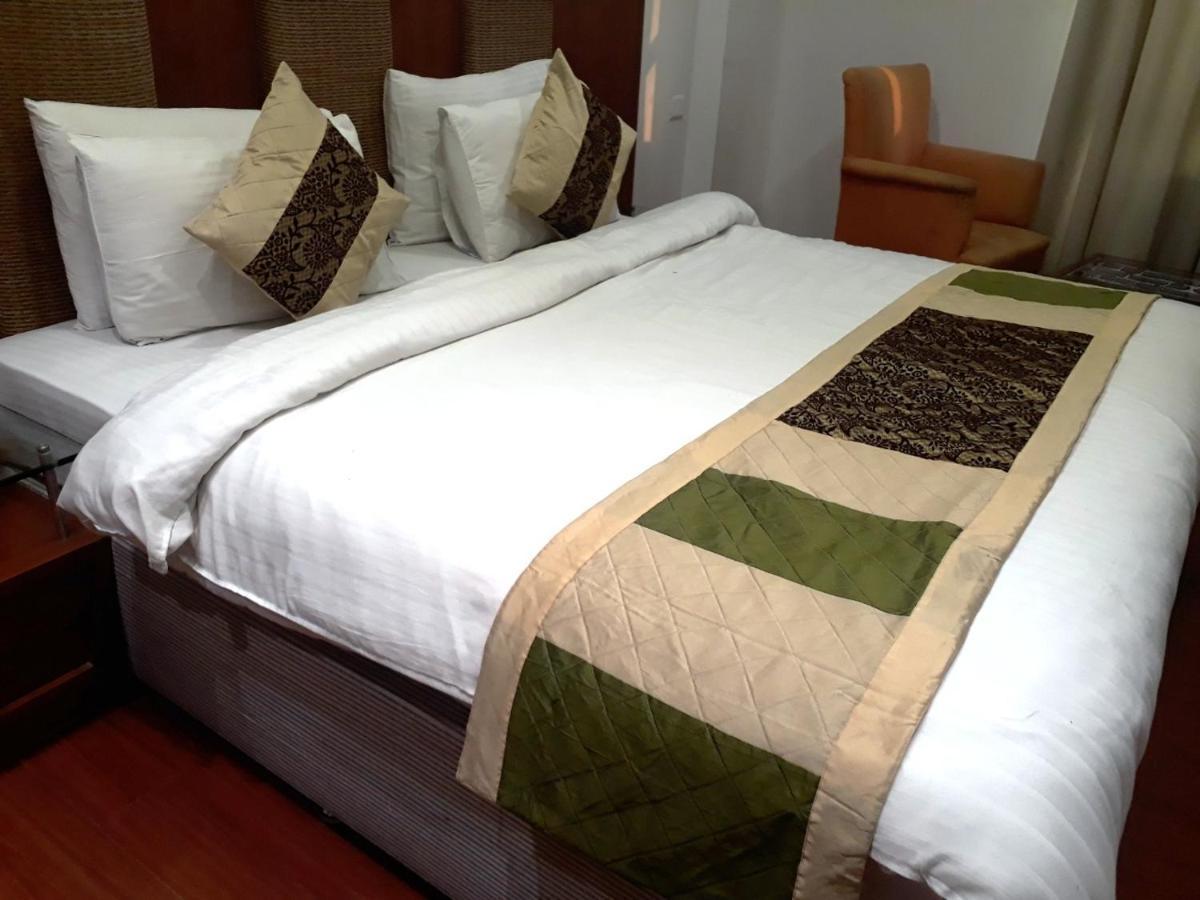 Airport Hotel Golden Bliss Near Delhi Airport New Delhi Eksteriør bilde