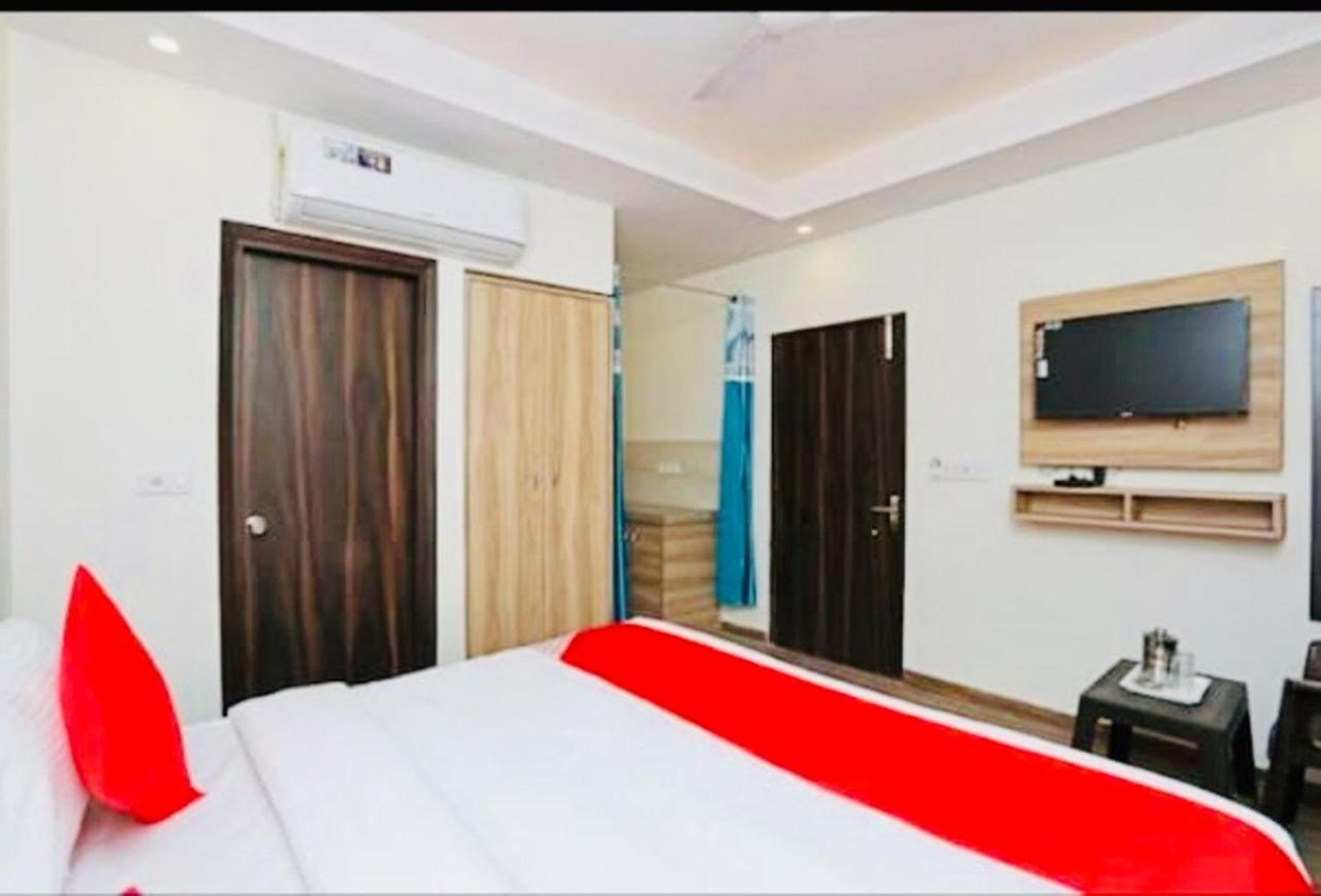 Airport Hotel Golden Bliss Near Delhi Airport New Delhi Eksteriør bilde