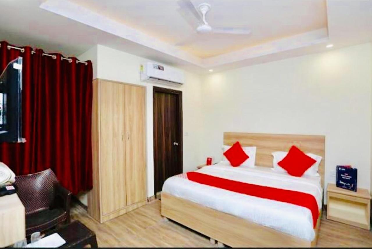 Airport Hotel Golden Bliss Near Delhi Airport New Delhi Eksteriør bilde