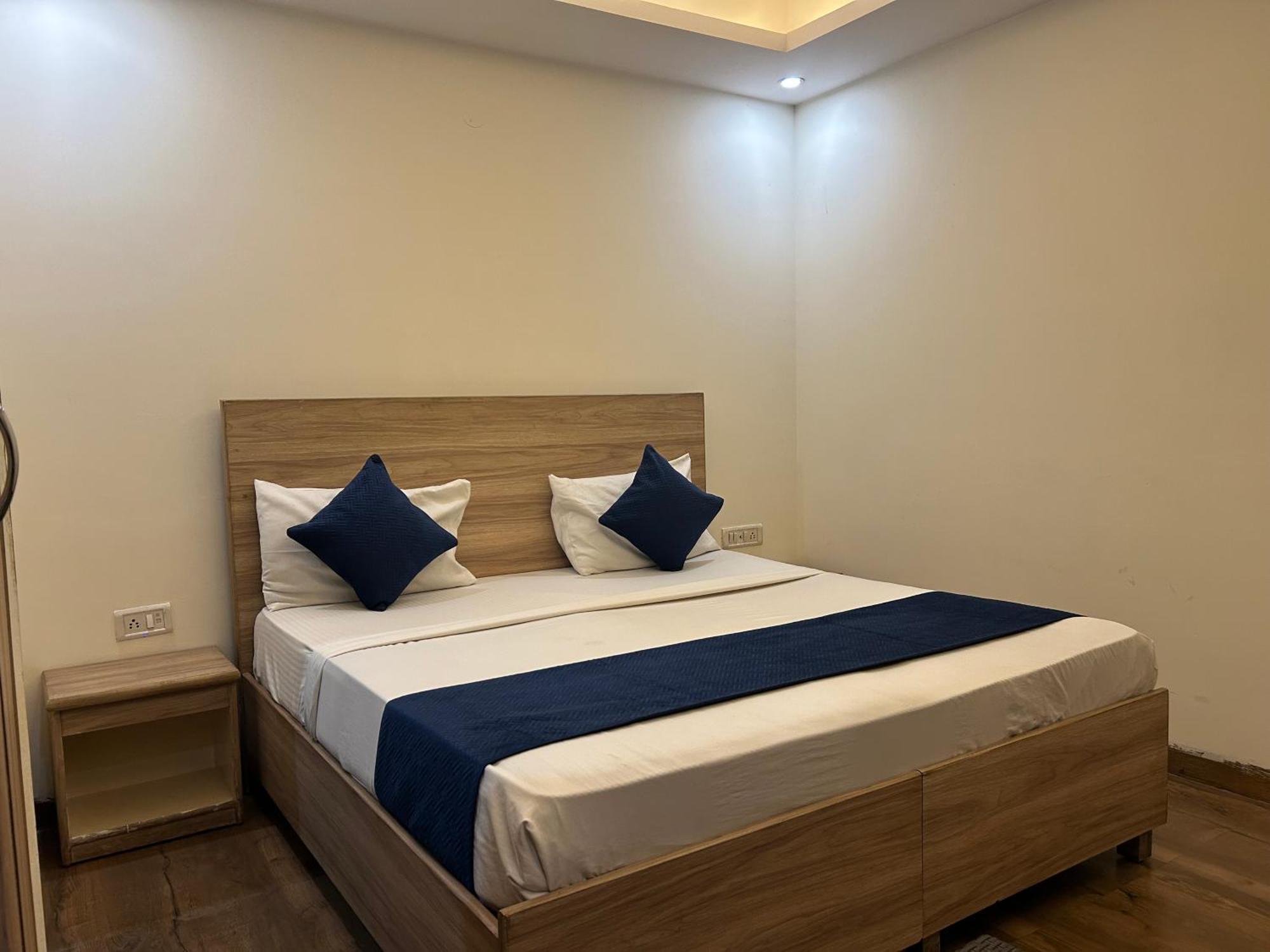 Airport Hotel Golden Bliss Near Delhi Airport New Delhi Eksteriør bilde